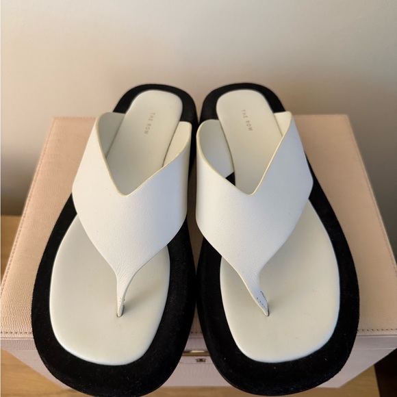 The Row Shoes - The Row Ginza Sandals (White/Black)